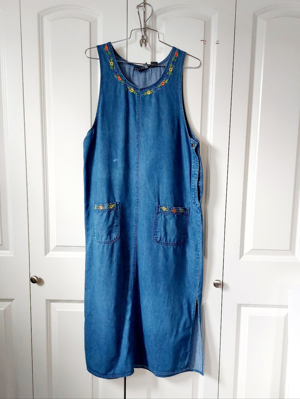 90s Denim Dress/Jumper Floral Embroidery Border Medium Cottagecore Teacher Grann